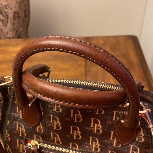 Dooney and Bourke Sutton Sydney Satchel purse. - Picture 6 of 15